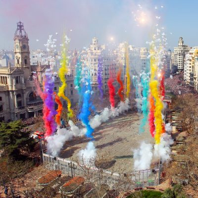 Fallas.-Mascleta-de-colores